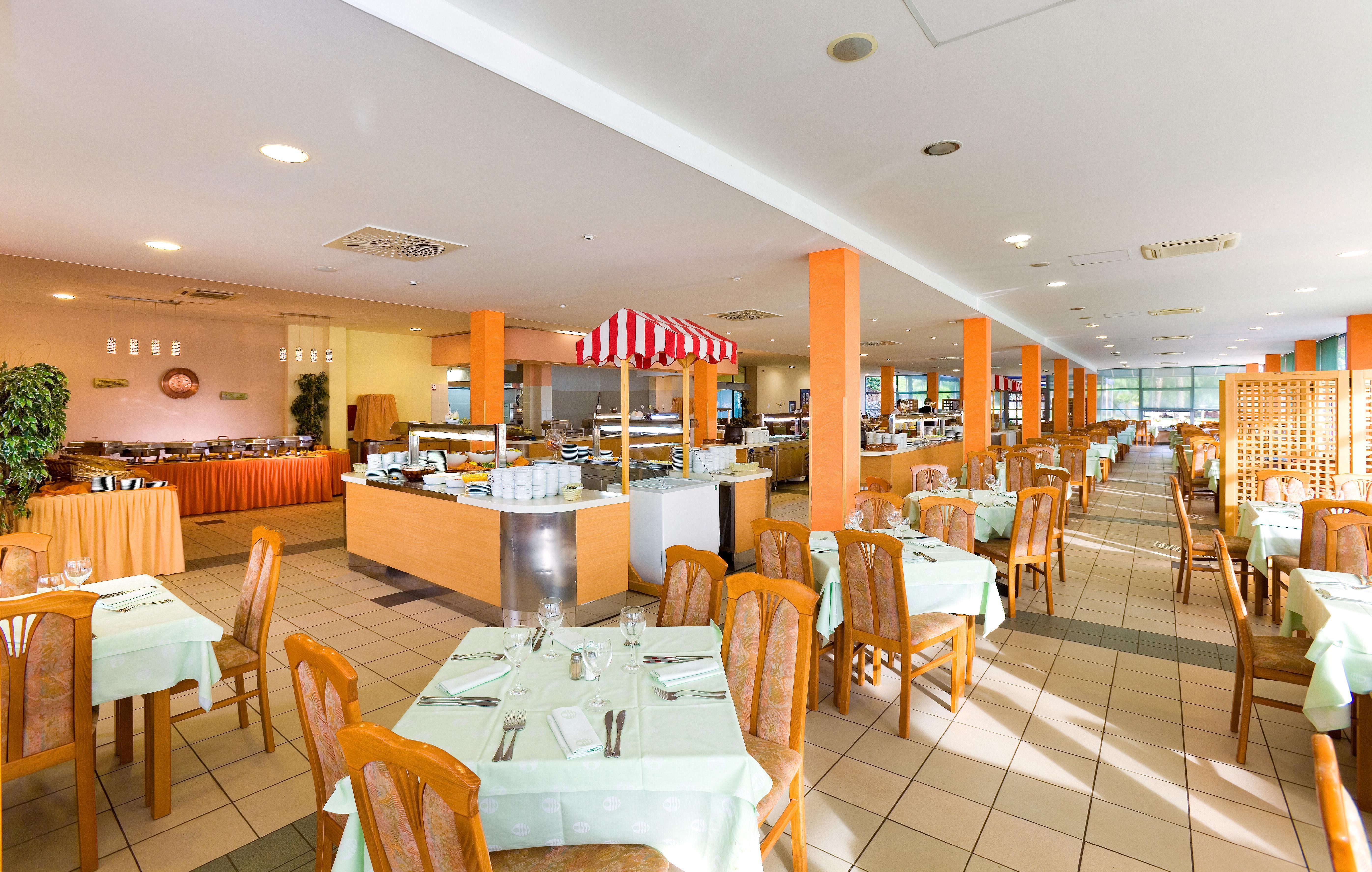 Apartments Polynesia Plava Laguna Umag Restoran fotoğraf